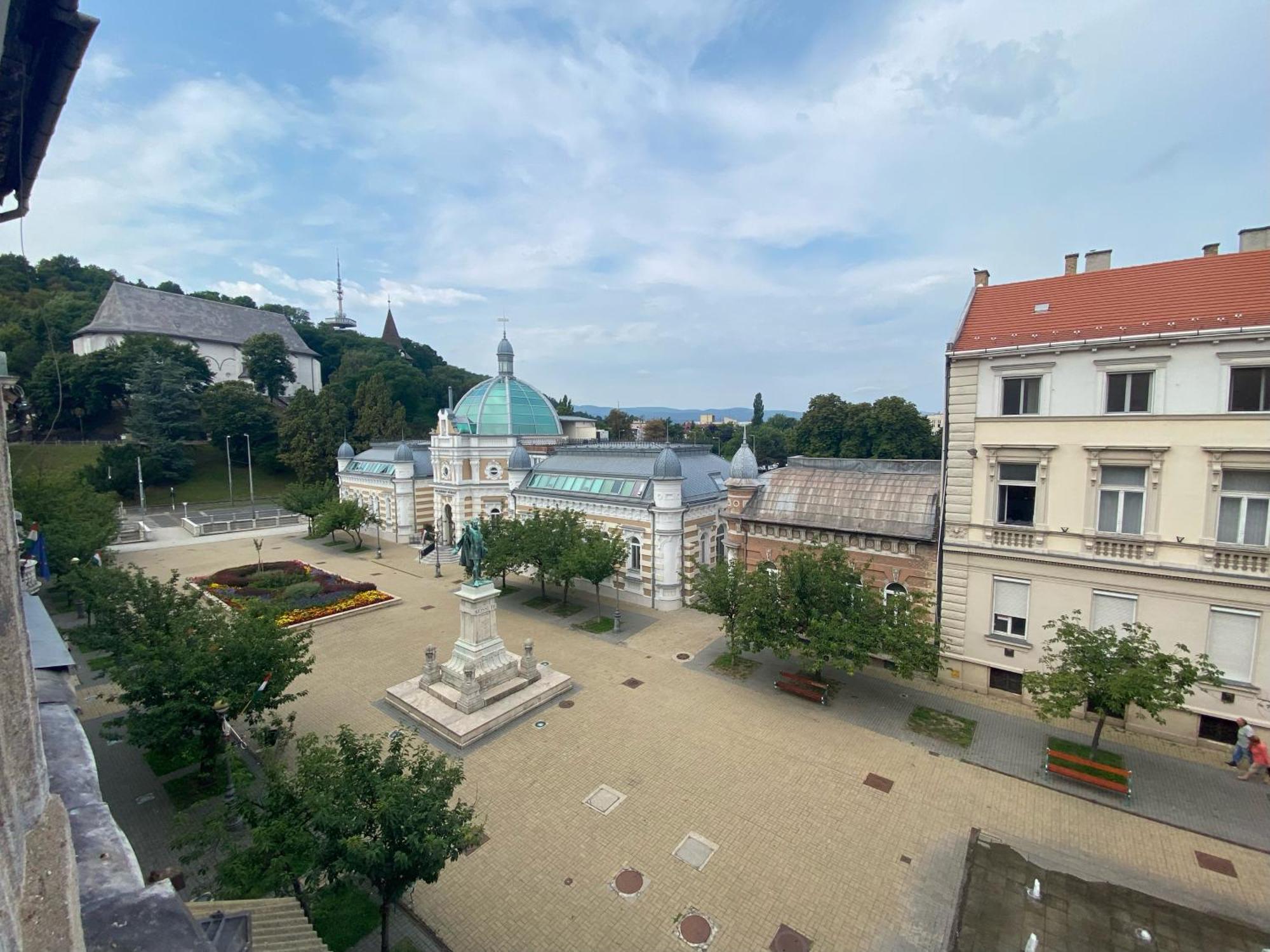 Apartamento Czingu-Lak Miskolc Exterior foto